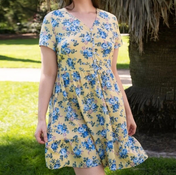 Plus Floral Print Button Front Dress - Picture 2 of 4